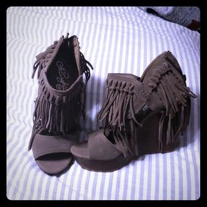 Fringe wedges